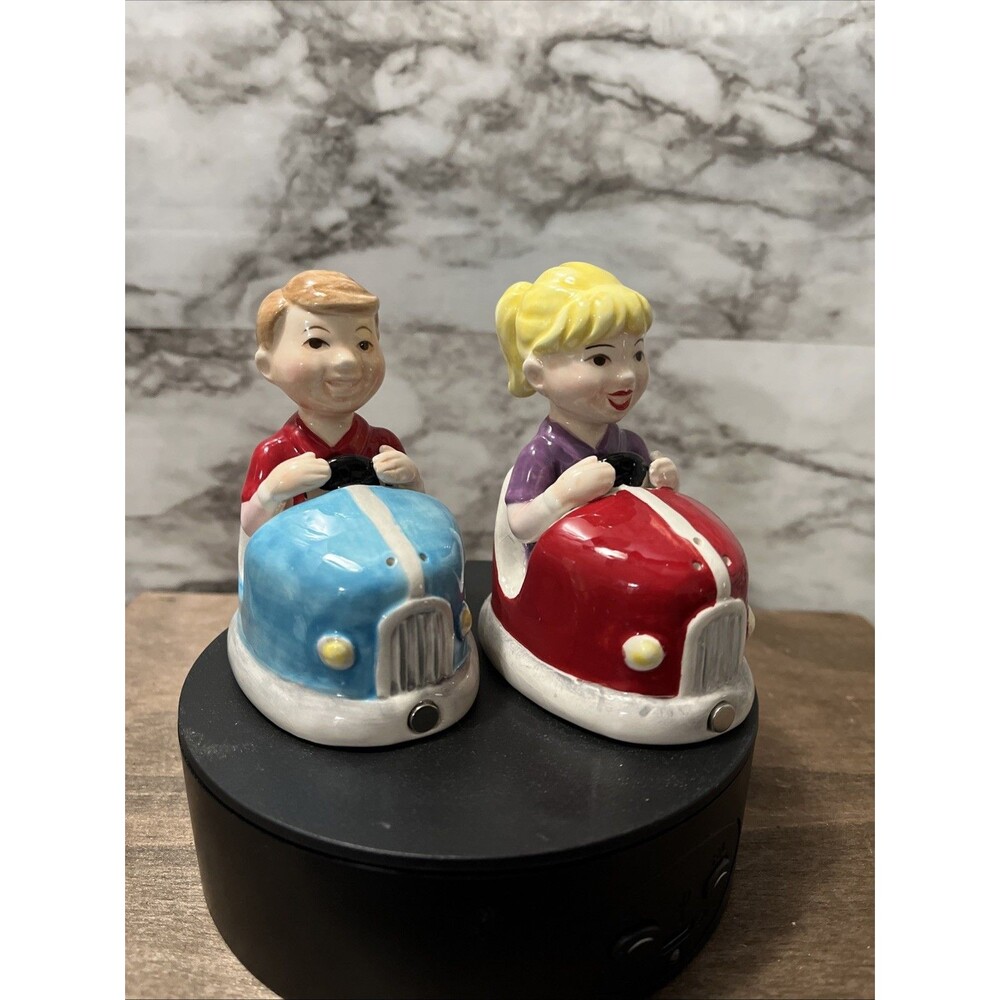 Vintage Pacific Giftware Magnetic Bumper Car Salt and Pepper Shakers Set